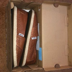Brown leather Toms